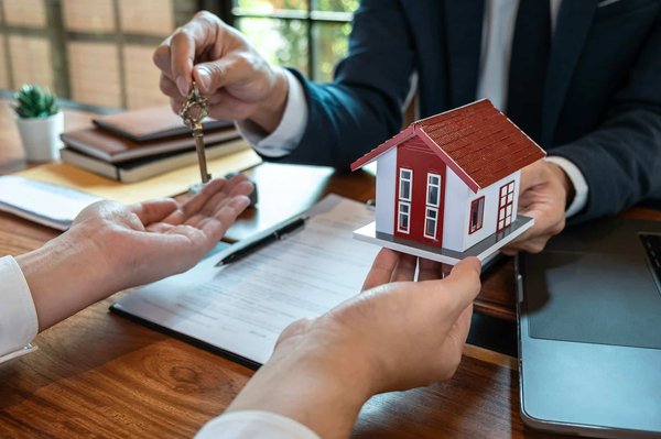 Quels sont les défis potentiels de l'achat d'une propriété en Corse ?